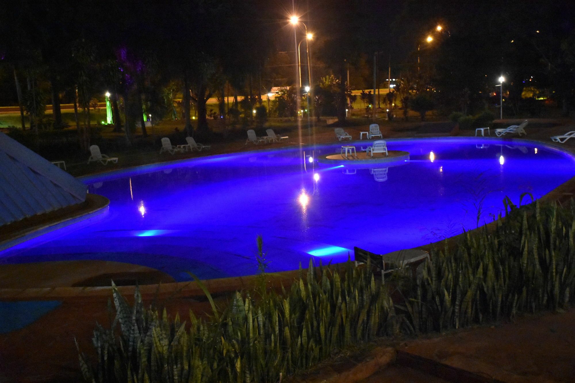 Tangoinn Club Iguazu Party Luxury Hostel Puerto Iguazú Exterior foto