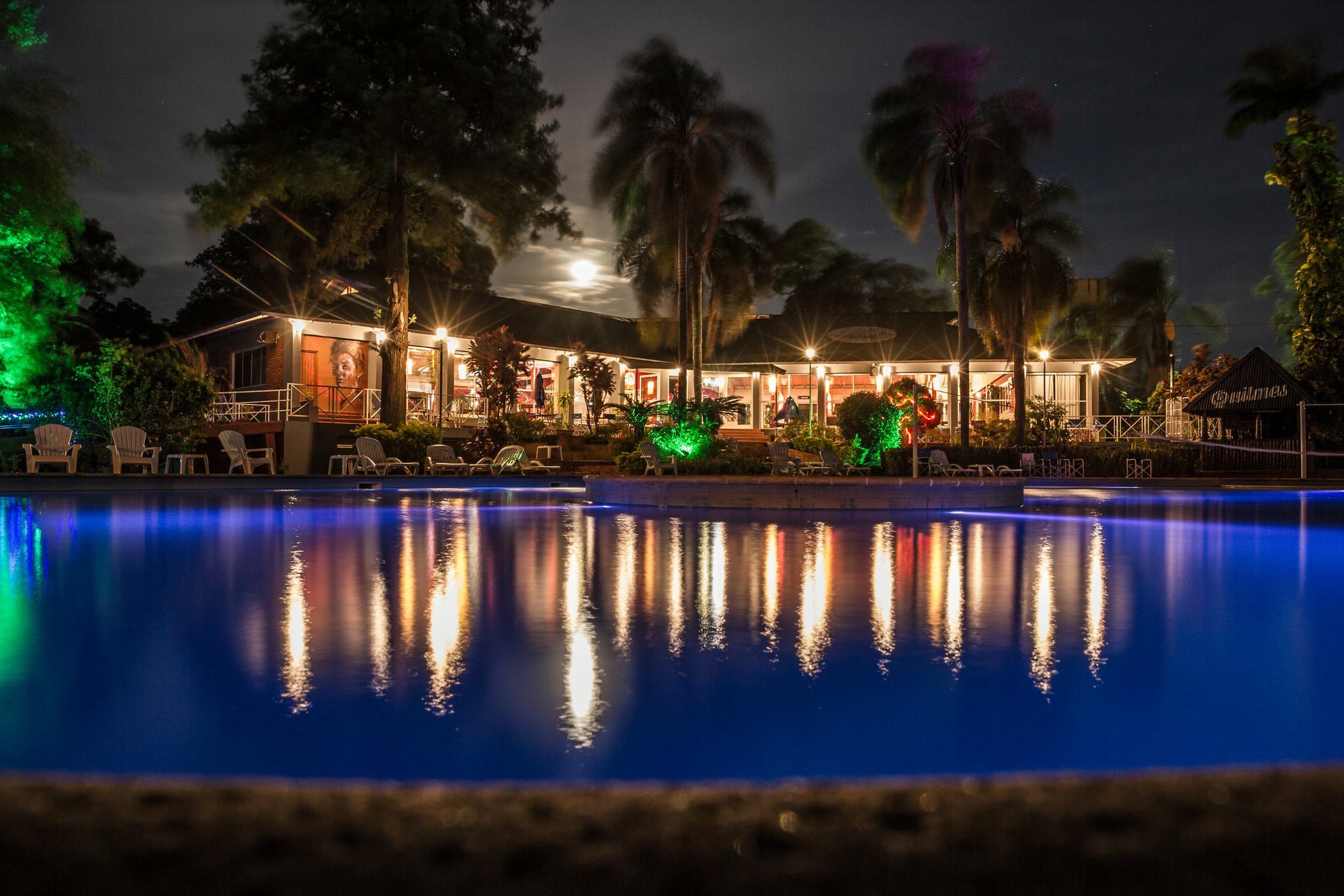Tangoinn Club Iguazu Party Luxury Hostel Puerto Iguazú Exterior foto